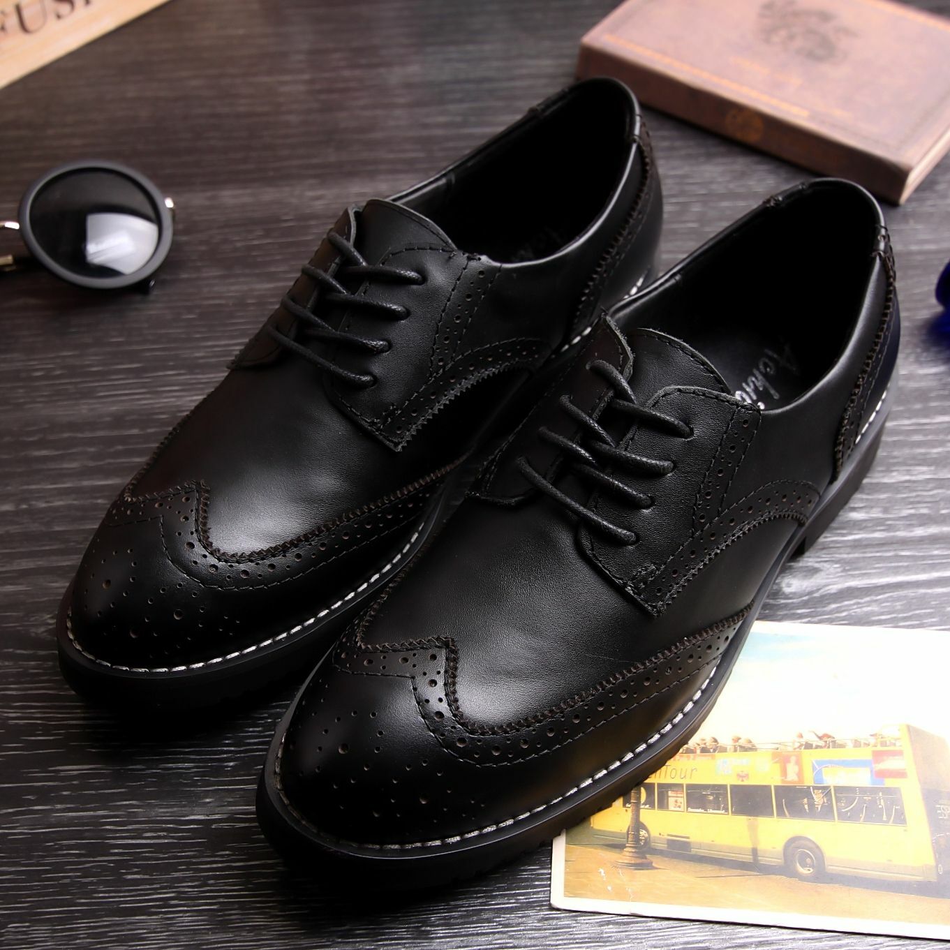 jOZkC11l0347R09dKox0Q7435j0uk5GU.jpg 雕花鞋.jpg