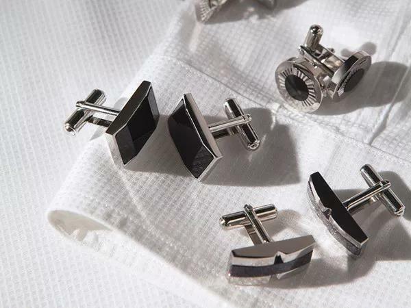 尚麟服飾酒店制服設(shè)計細節(jié)—袖口搭配 尚麟服飾酒店制服設(shè)計細節(jié)—袖口搭配